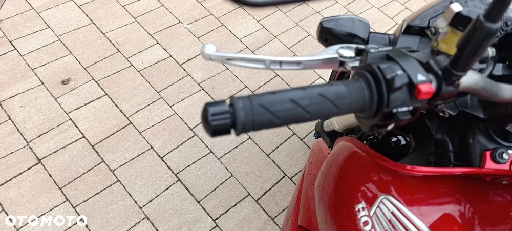 Honda CB - 12