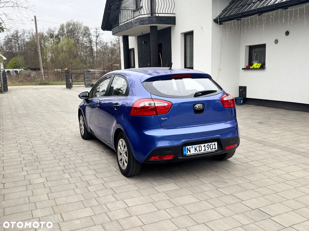 Kia Rio - 8