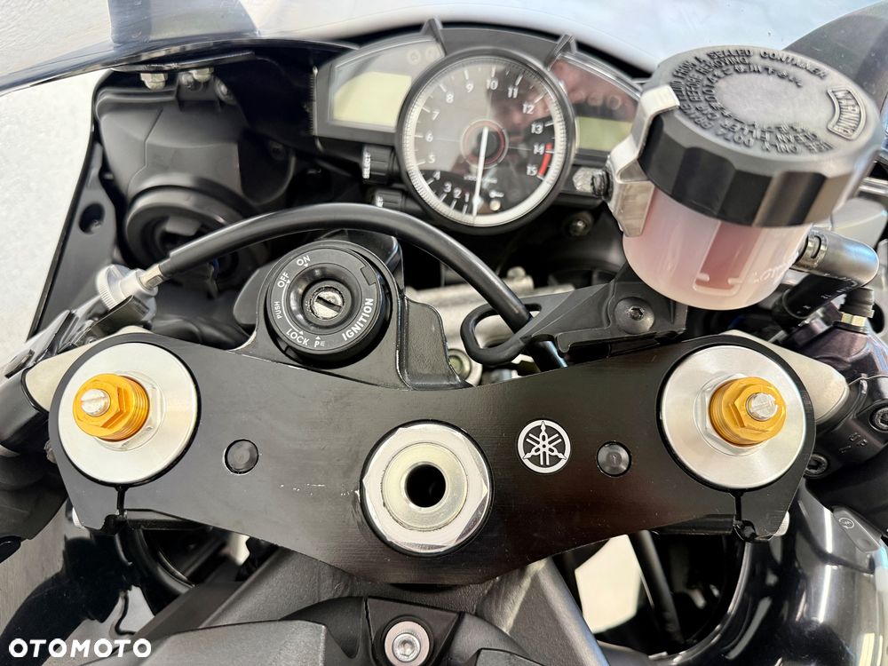 Yamaha R1 - 7