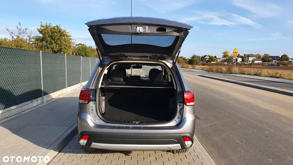 Mitsubishi Outlander - 10