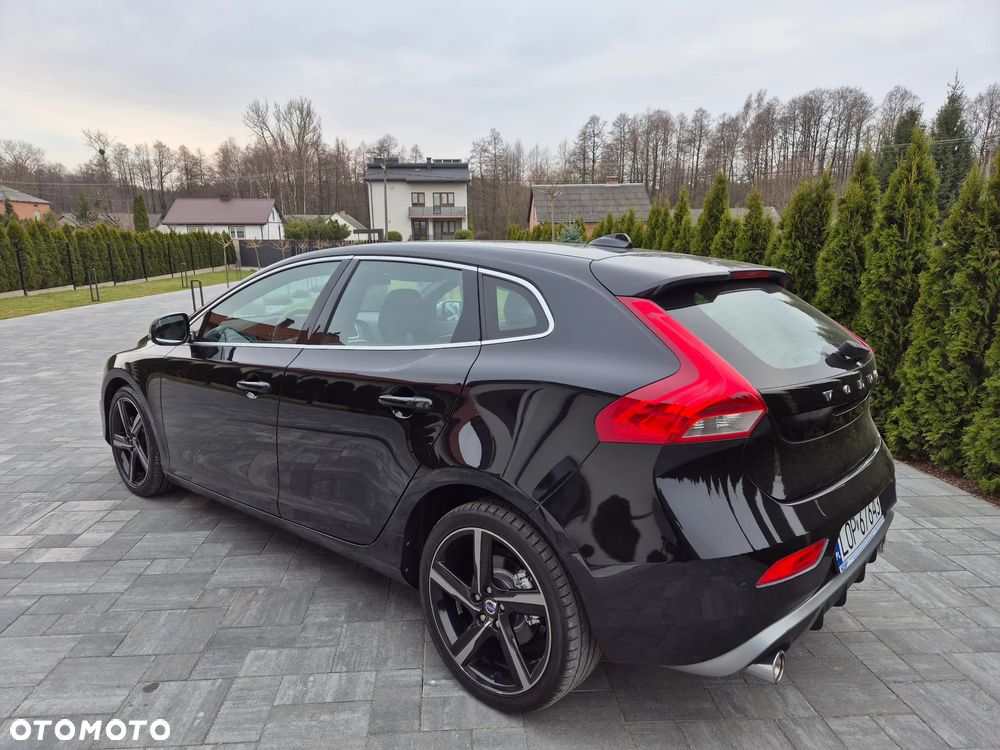 Volvo V40 T3 R Design - 3