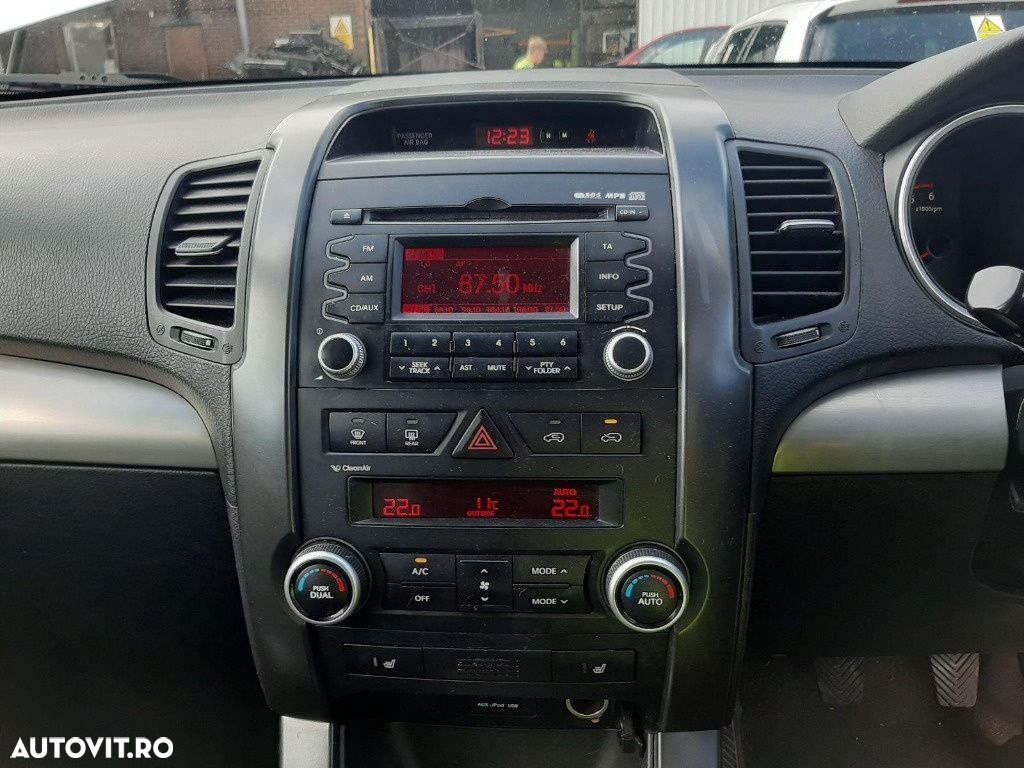 Aripa stanga fata Kia Sorento 2010 SUV 2.2 DOHC - 9