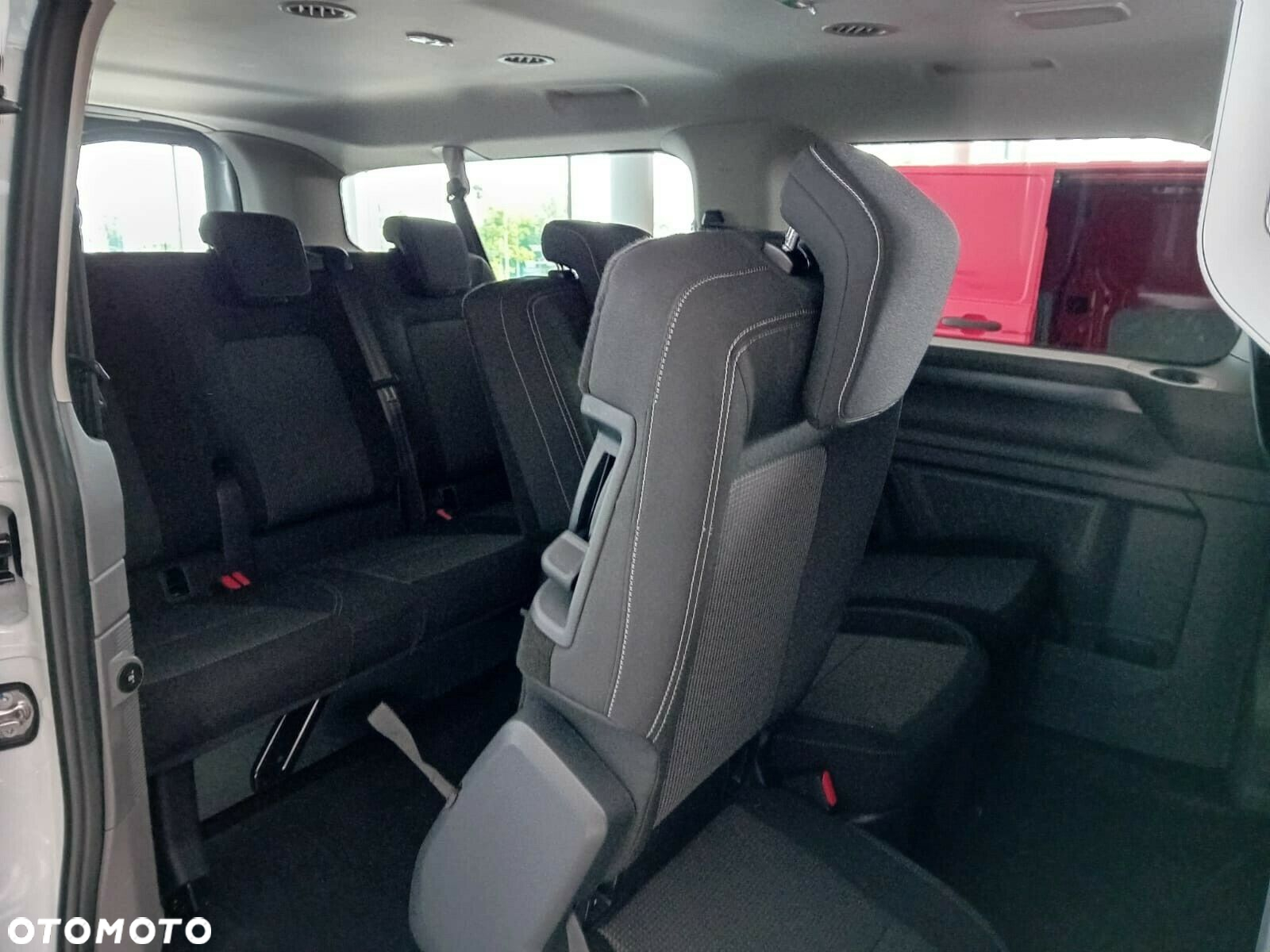 Volkswagen Caravelle - 10