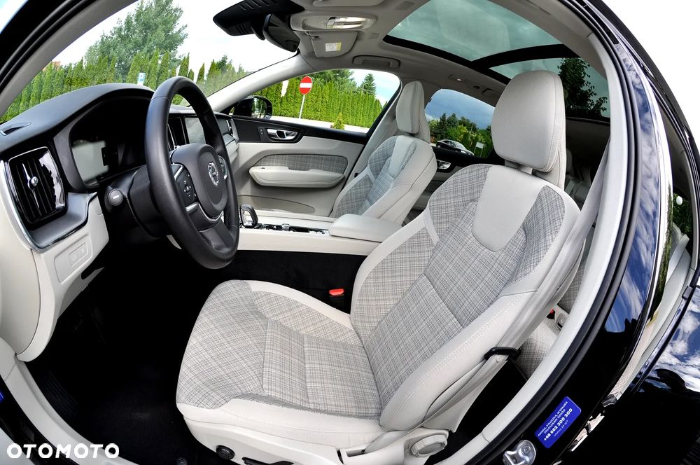 Volvo XC 60 T6 Plug-In Hybrid AWD Core - 21