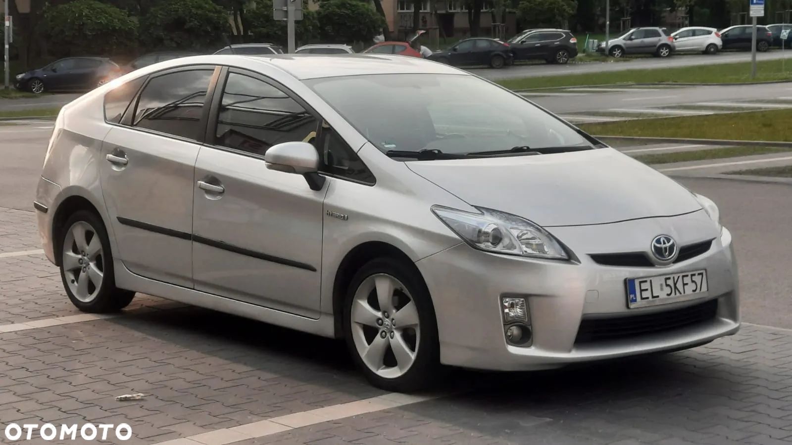 Toyota Prius (Hybrid) - 1