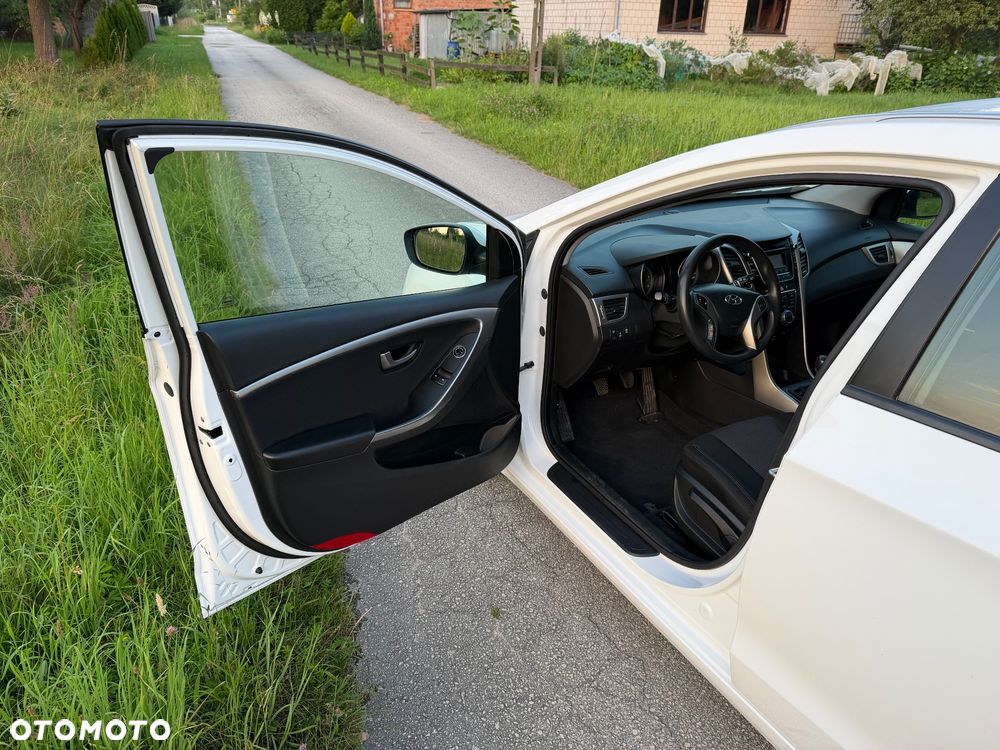 Hyundai i30 1.6 D GO - 12