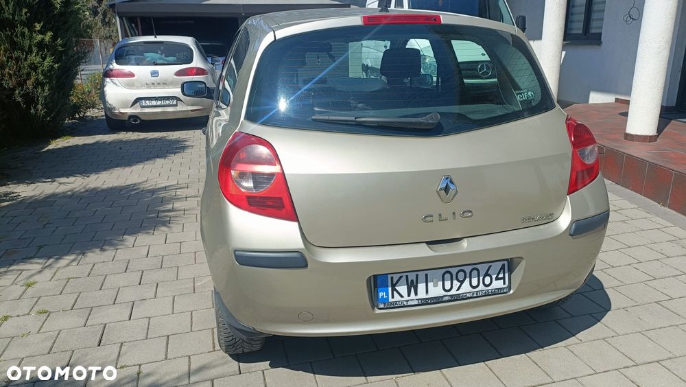 Renault Clio 1.4 16V Authentique - 8