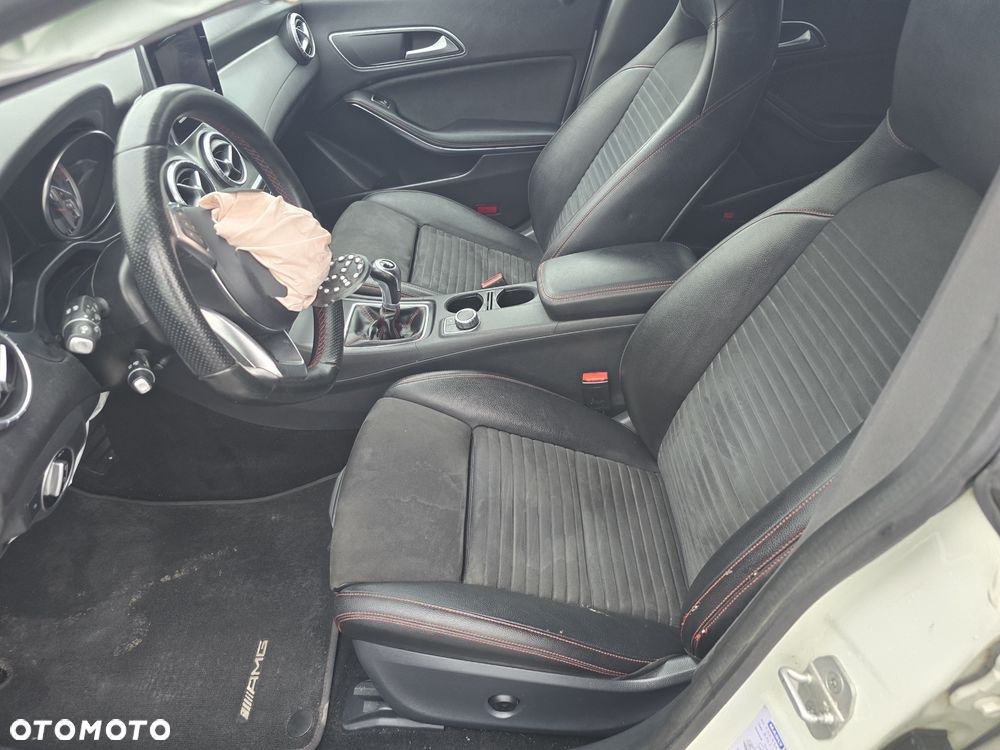 Mercedes-Benz CLA 180 AMG Line - 12