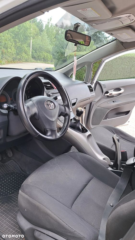 Toyota Auris 1.4 D-4D Luna - 11