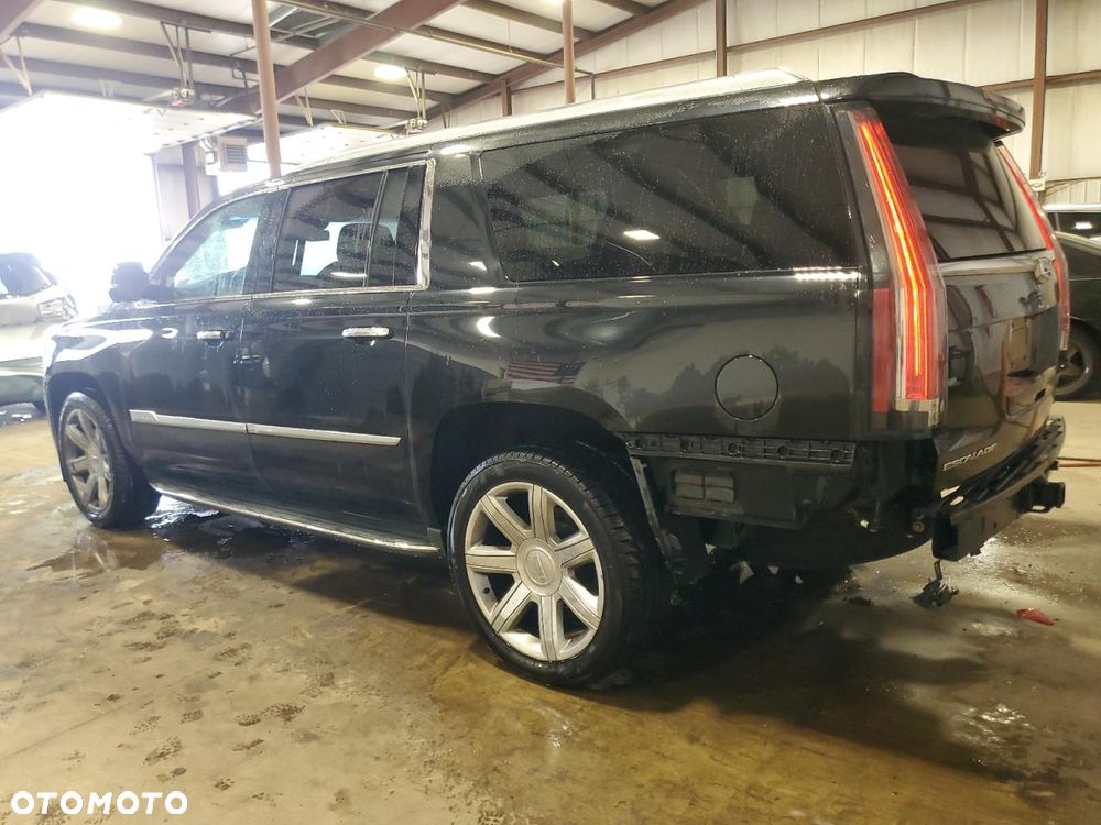 Cadillac Escalade - 3