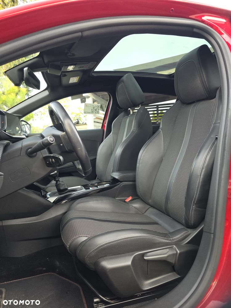 Peugeot 208 PureTech 100 GT - 19