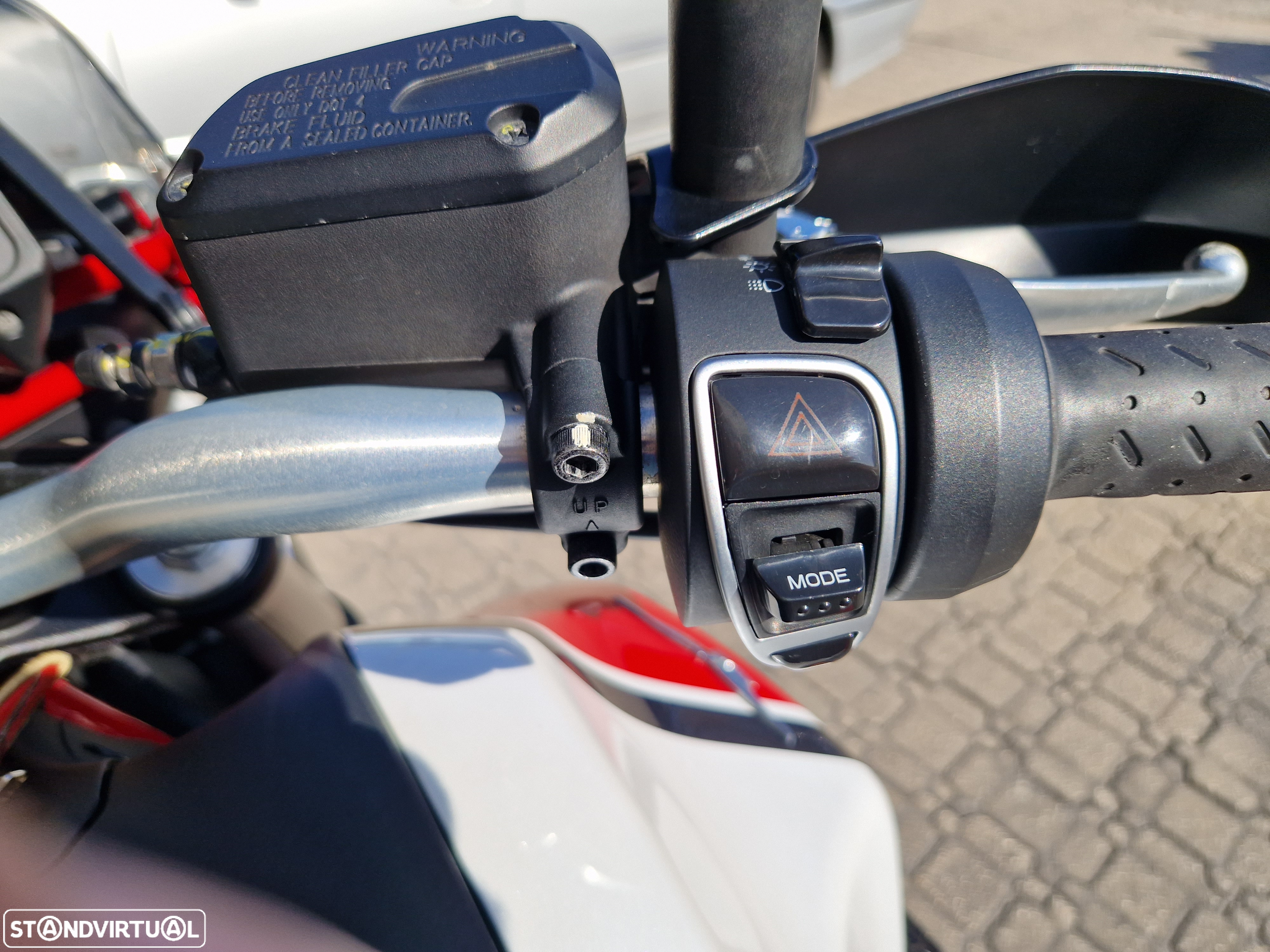 Moto Guzzi V85 V85TT - 8