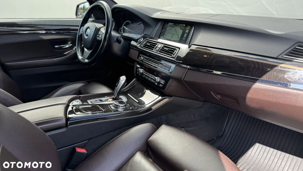BMW Seria 5 525d xDrive Luxury Line - 10