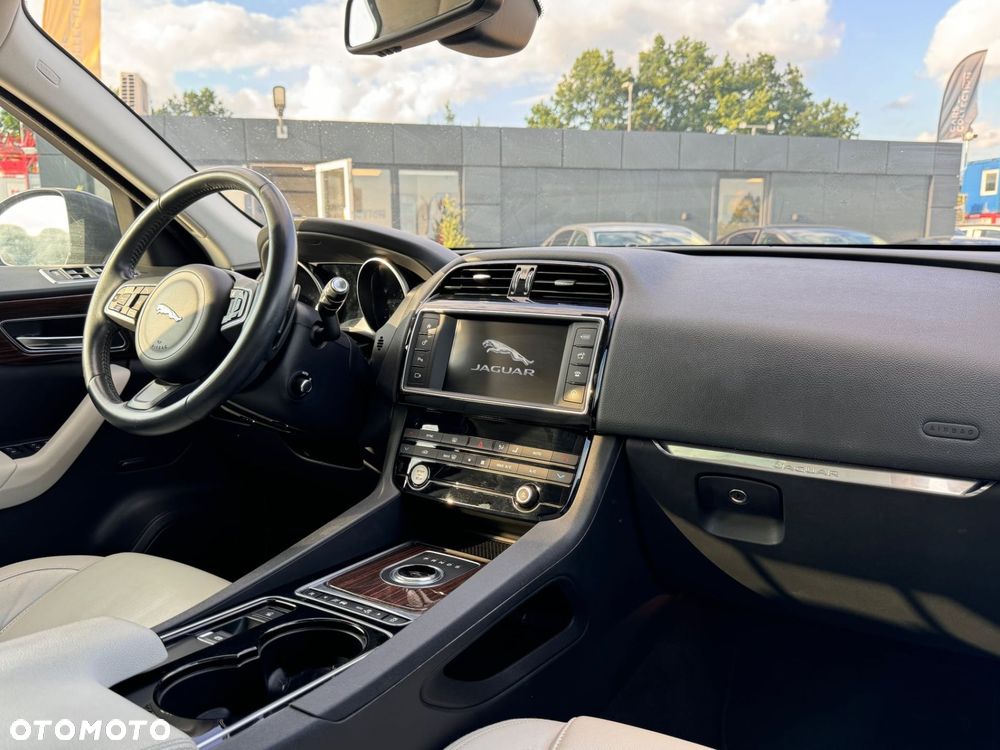 Jaguar F-Pace 35t AWD Prestige - 13