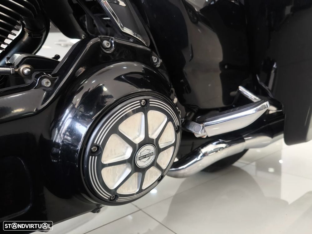 Harley-Davidson Street Glide FLHX - 15