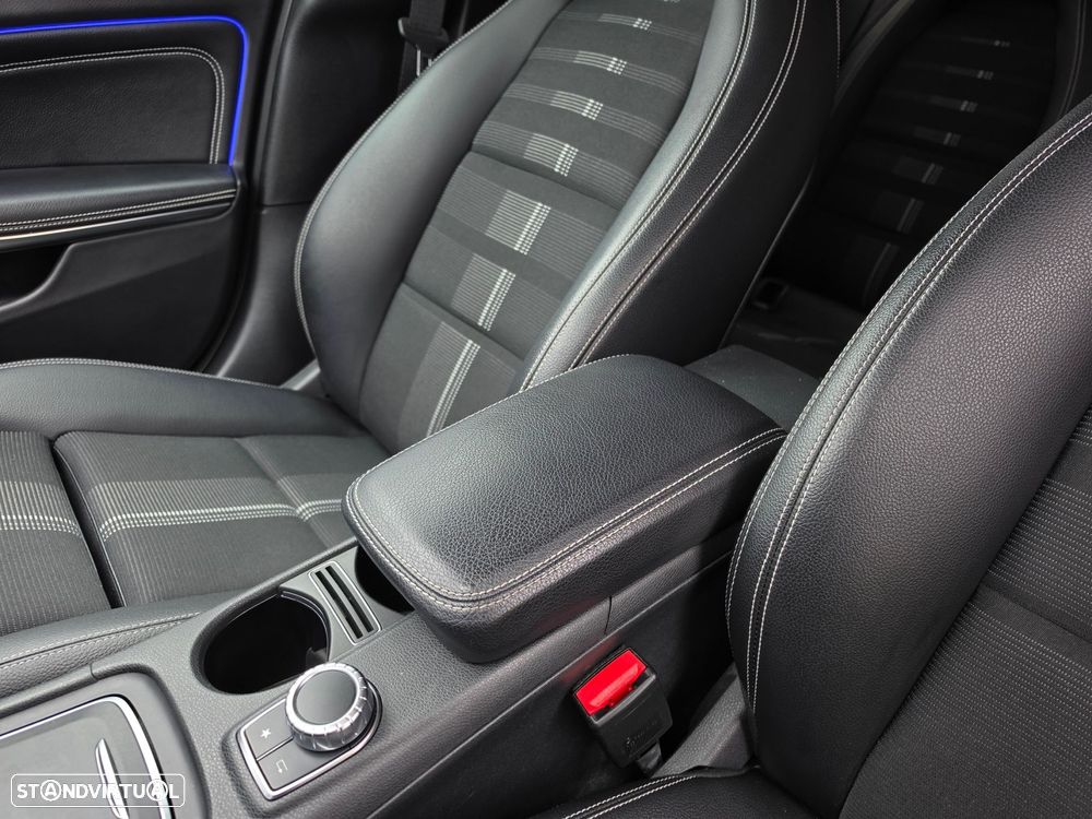 Mercedes-Benz GLA 200 Urban Aut. - 14