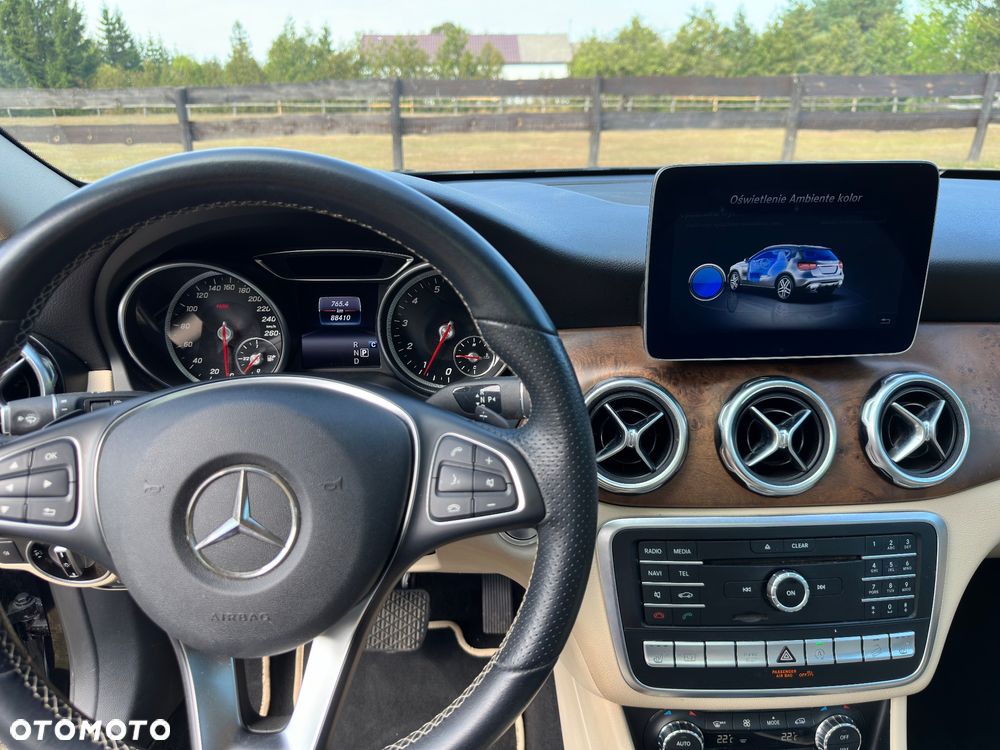 Mercedes-Benz GLA 250 4-Matic AMG Line - 13