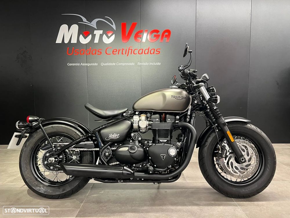 Triumph Bonneville Bobber Black - 1