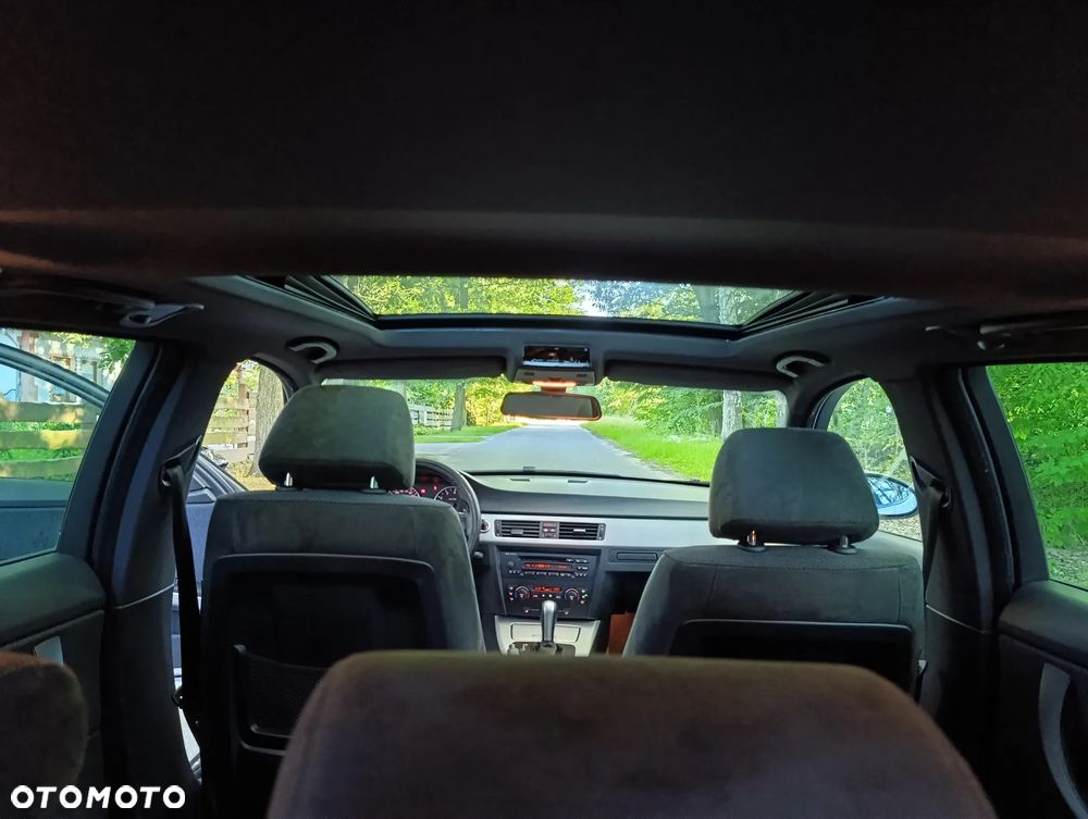 BMW Seria 3 330i - 17