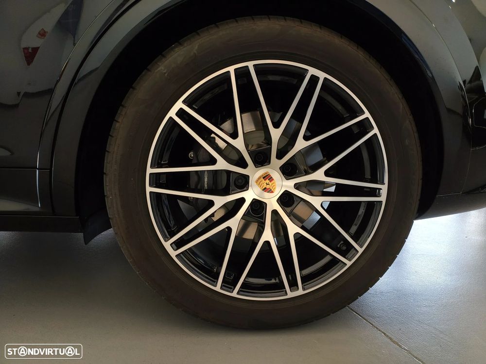 Porsche Cayenne Coupé E-Hybrid - 36