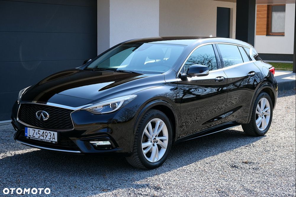 Infiniti Q30 - 3