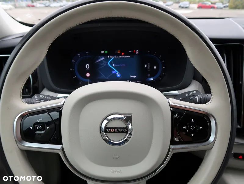 Volvo XC 60 B5 B AWD Plus Dark - 25