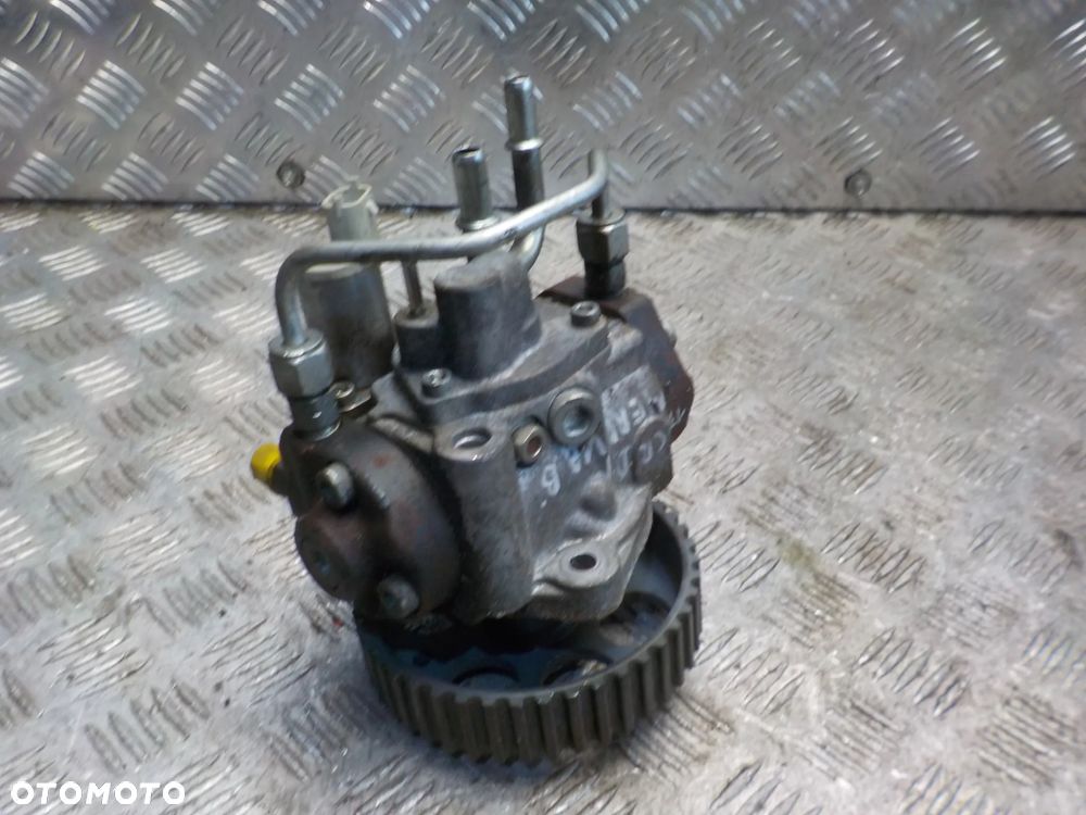 OPEL MERIVA B POMPA WTRYSKOWA 55575409