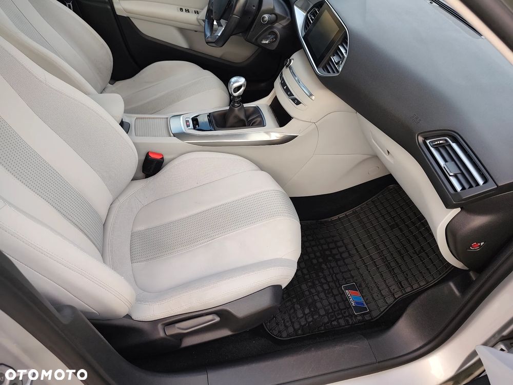 Peugeot 308 1.6 THP Allure - 24