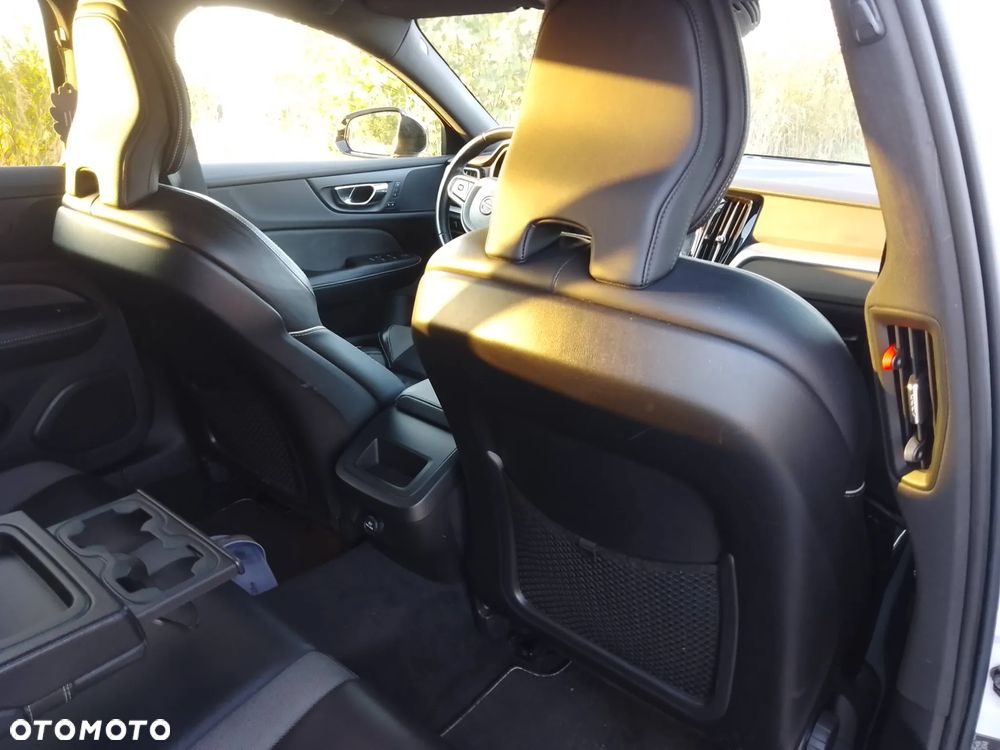 Volvo V60 T4 R-Design - 18