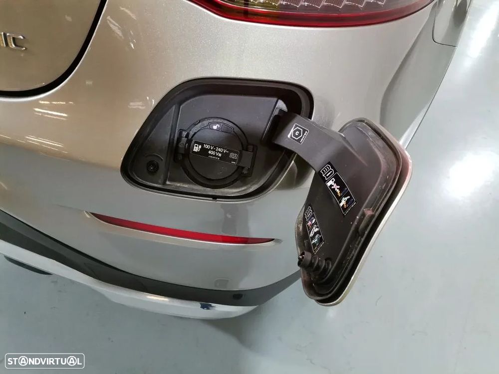 Mercedes-Benz GLC 300 e 4Matic - 11