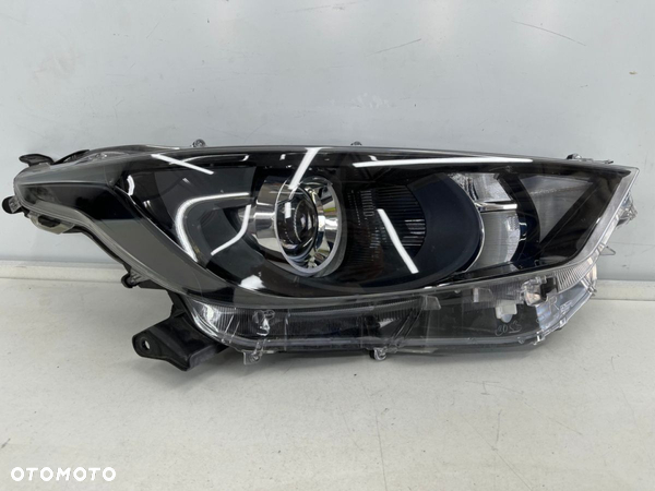 Lampa reflektor Toyota Yaris IV 4 19r.-> prawa przednia oryginał