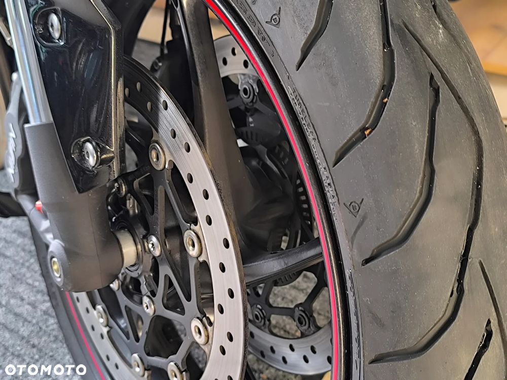 Triumph Street Triple - 17