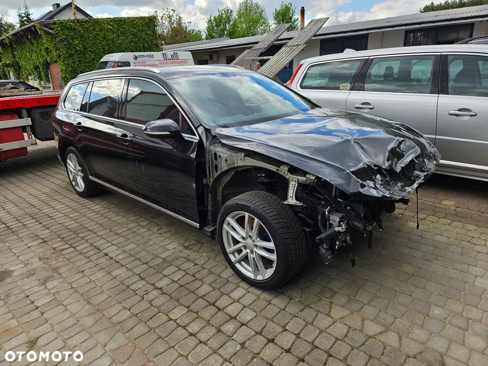 Volkswagen Passat - 1