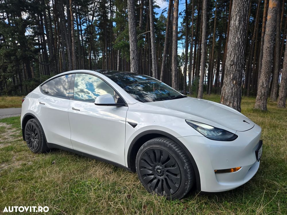 Tesla Model Y - 3