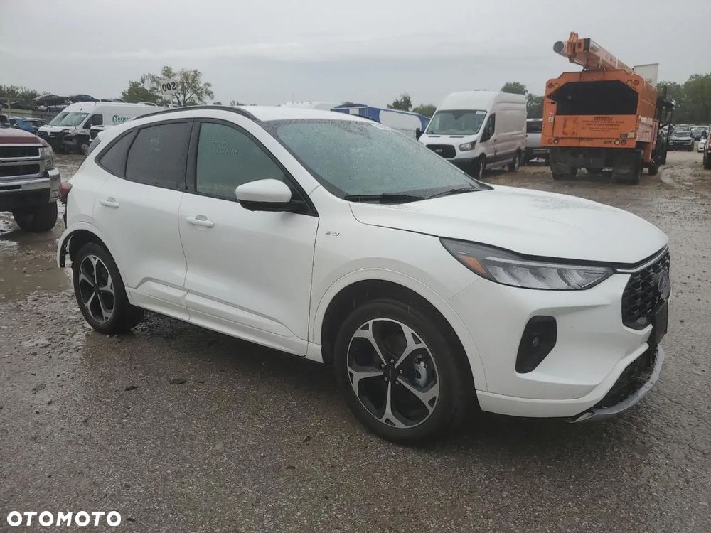 Ford Kuga - 1