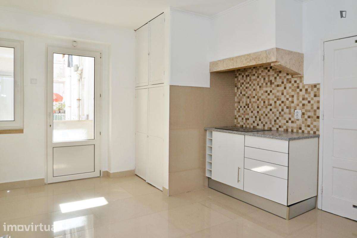 Quarto - localizado em Entrecampos Lisbon - Grande imagem: 4/14