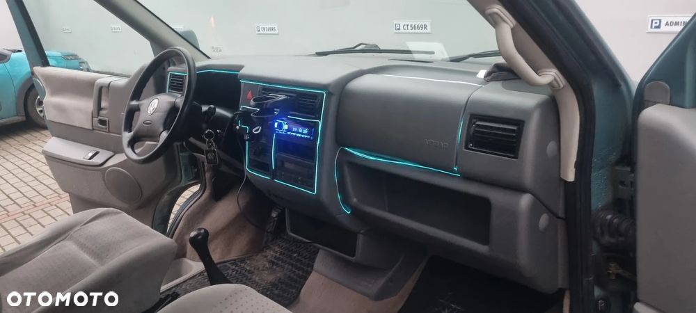 Volkswagen Transporter - 9