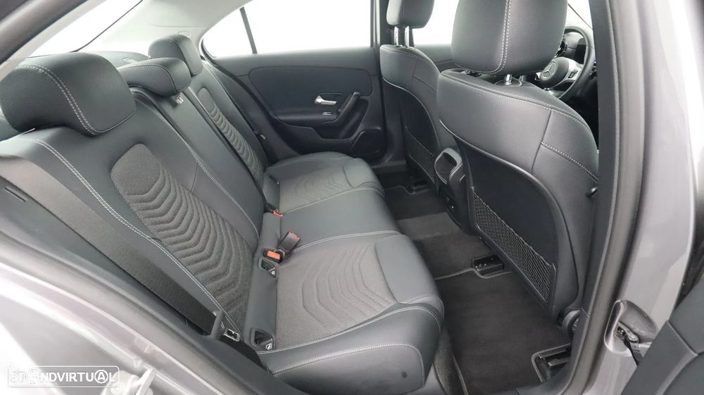 Mercedes-Benz A 250 Limousine e - 24