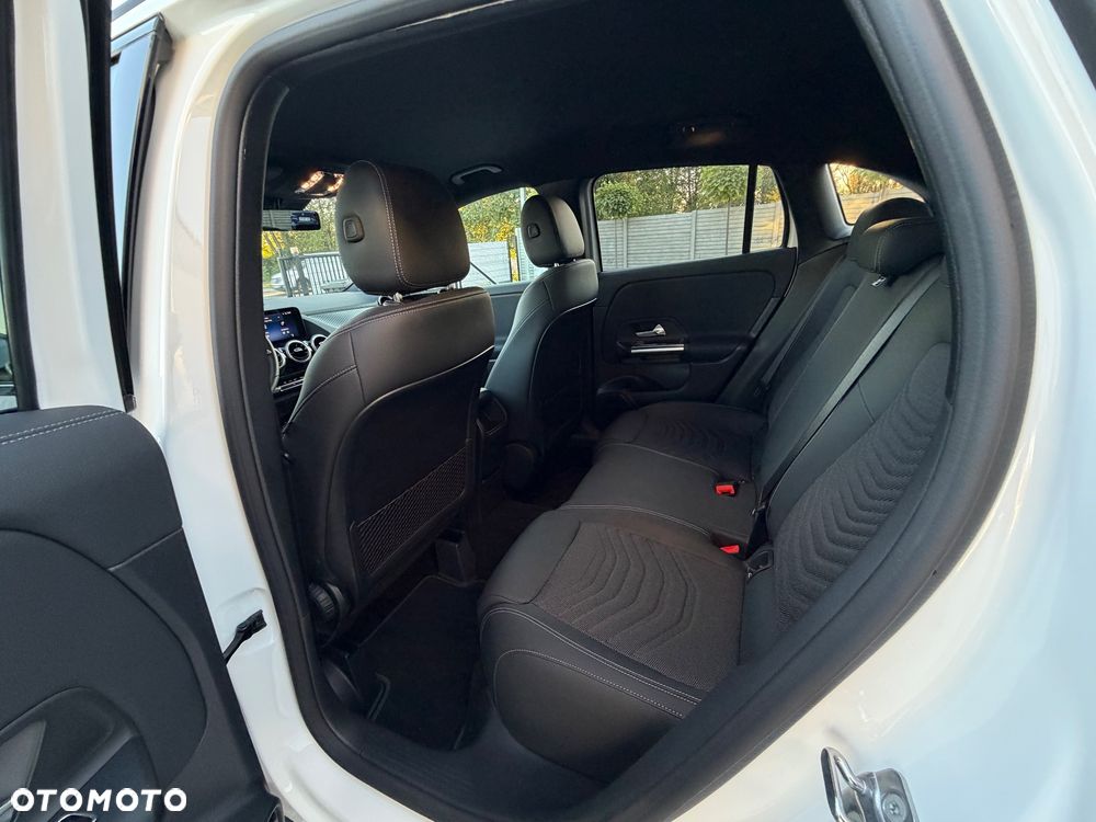 Mercedes-Benz GLA 200 Progressive - 24