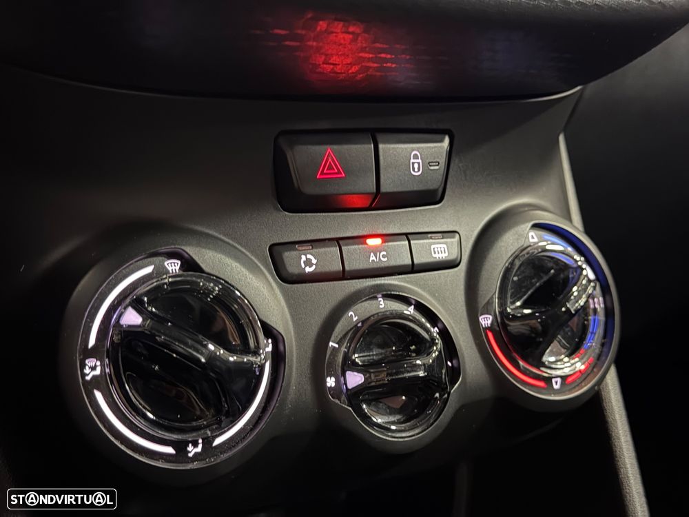 Peugeot 2008 1.2 PureTech Style - 12