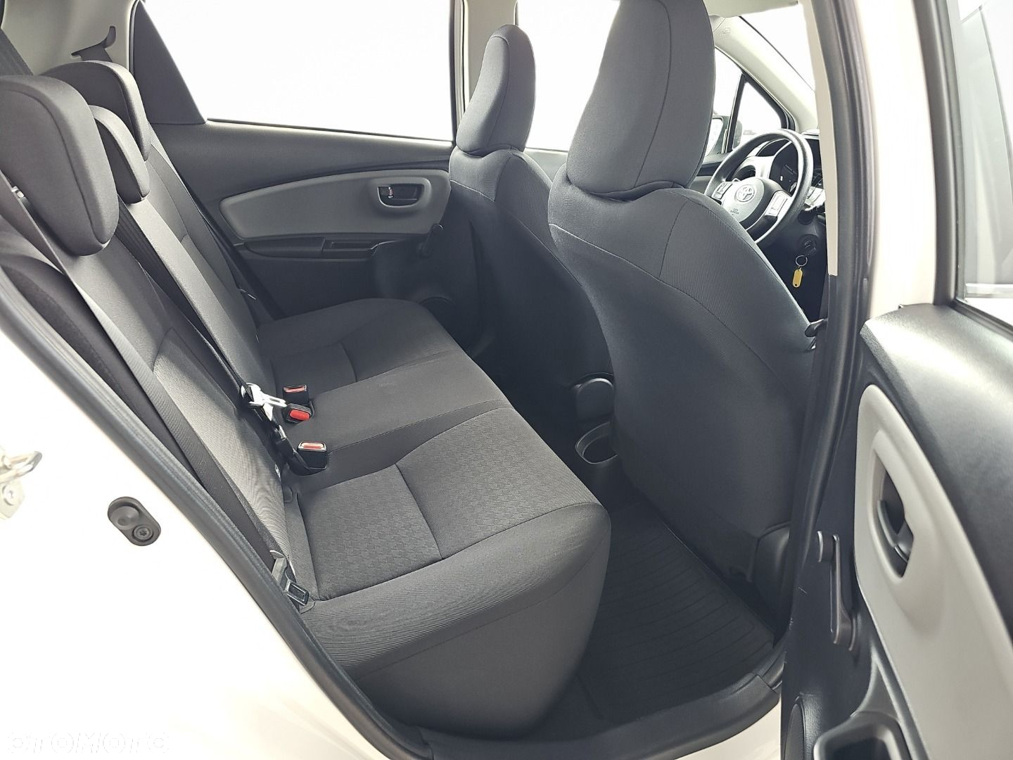 Toyota Yaris 1.0 Active EU6 - 12