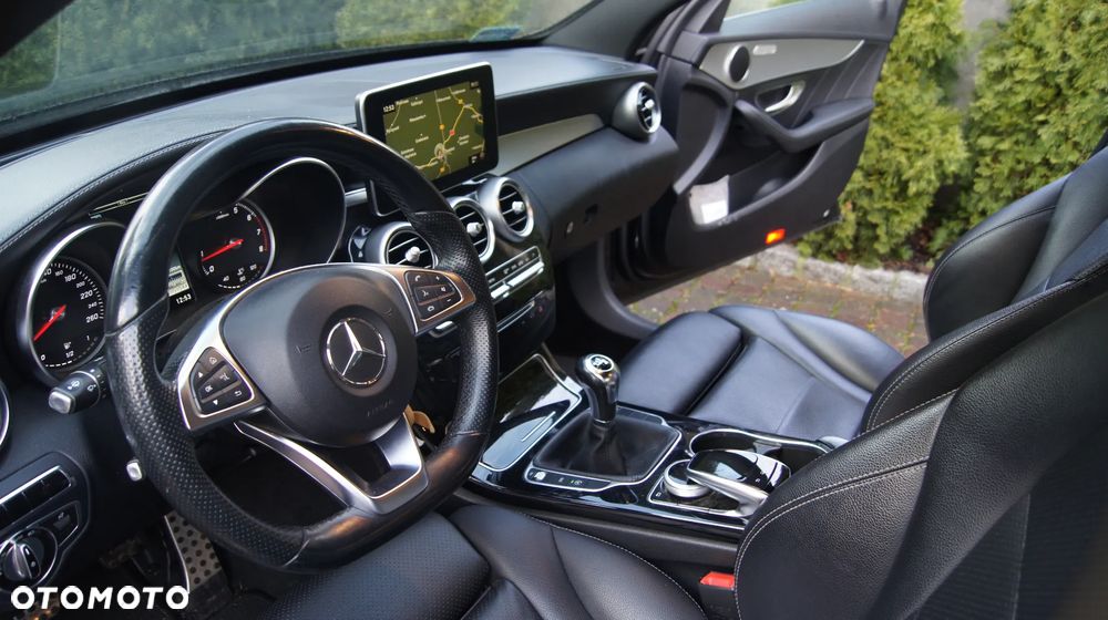 Mercedes-Benz Klasa C 200 T AMG Line - 32