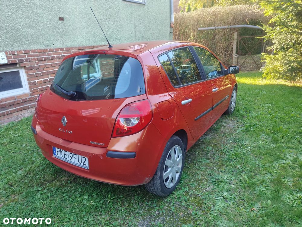 Renault Clio 2006 photo 4