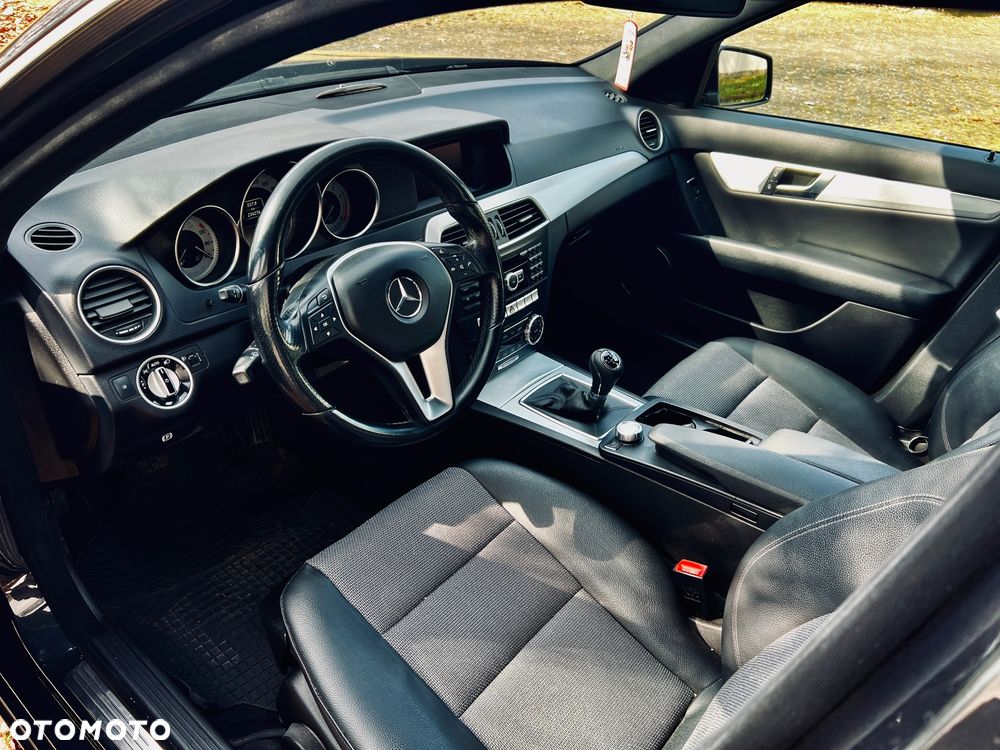 Mercedes-Benz Klasa C 180 CGI BlueEFFICIENCY Avantgarde - 5