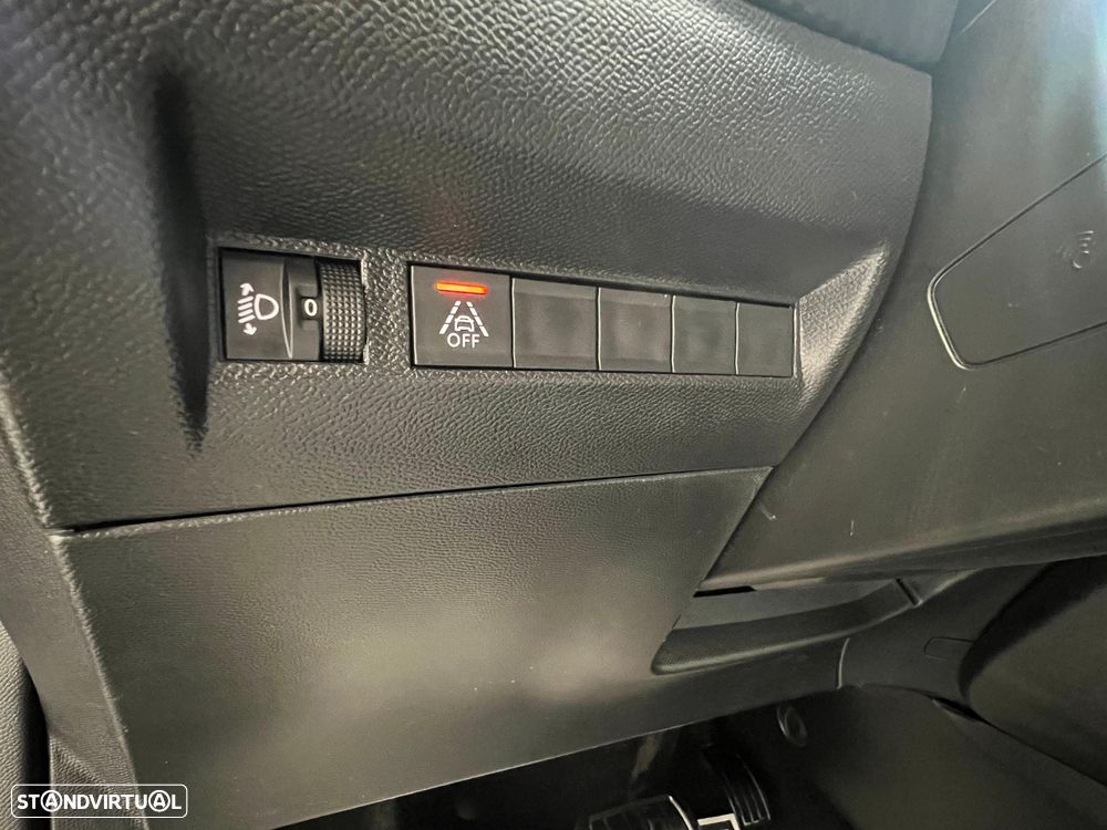Peugeot 2008 1.2 PureTech Allure Pack EAT8 - 6