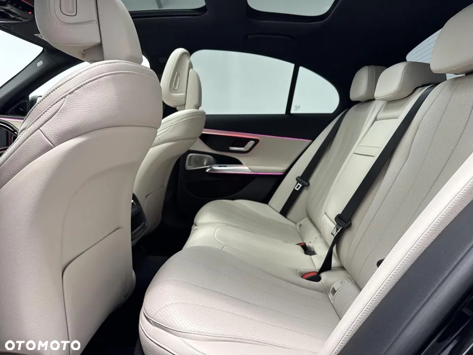 Mercedes-Benz Klasa E 220 d 4Matic 9G-TRONIC Edition AMG Line - 20