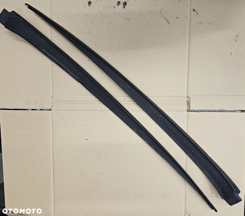 VW Golf V 5 Plus listwa szyby przód przedniej prawa lewa - 1