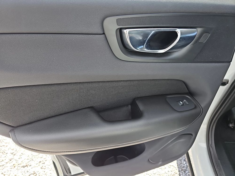 Volvo XC 60 T4 Momentum Pro - 25
