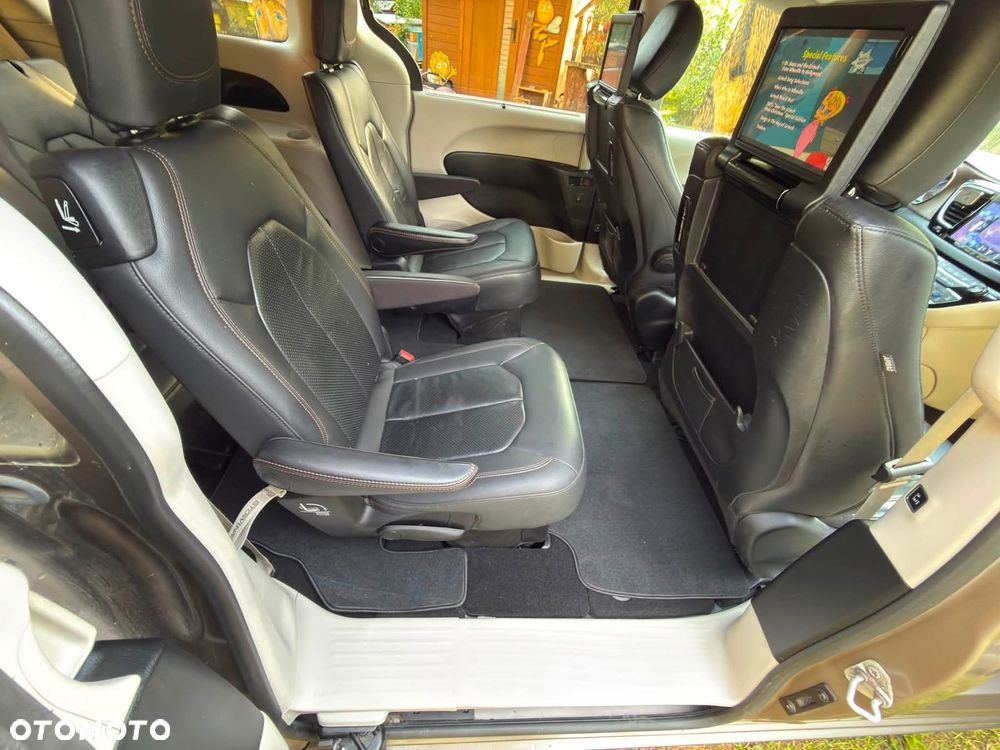 Chrysler Pacifica - 19