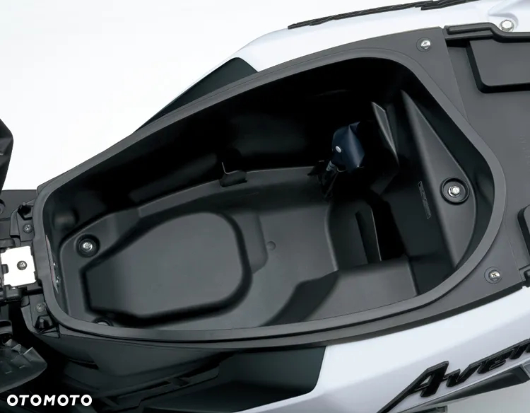 Suzuki Avenis - 5